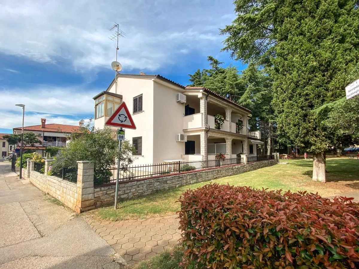 Elena Four Apartment Novigrad