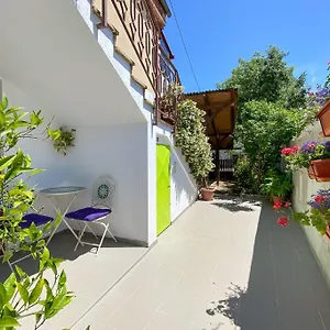 Tomas Apartmán